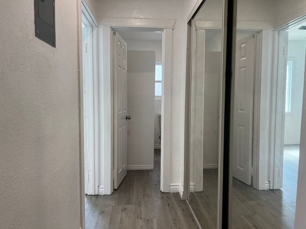 Building Photo - 720 N Guadalupe Ave