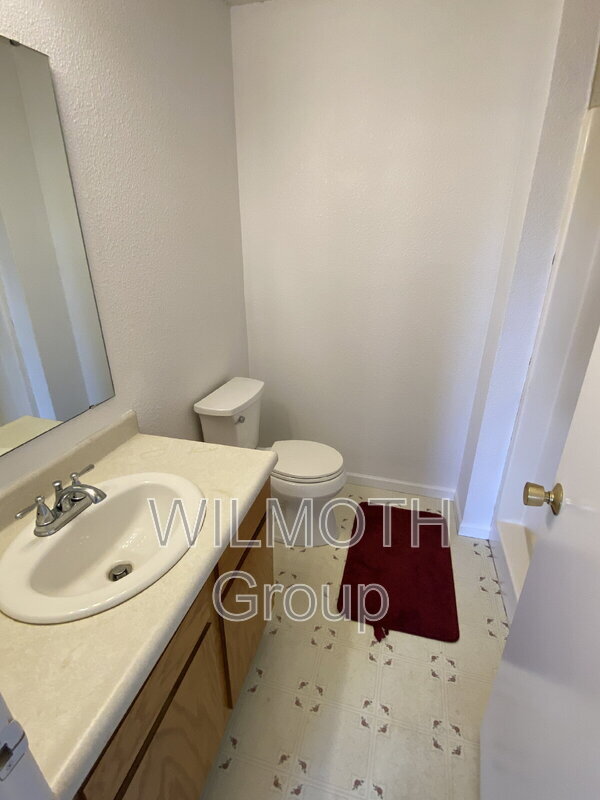Building Photo - 5251 Bluff View Dr