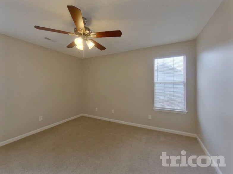 Building Photo - 13 Walnut Grove Way