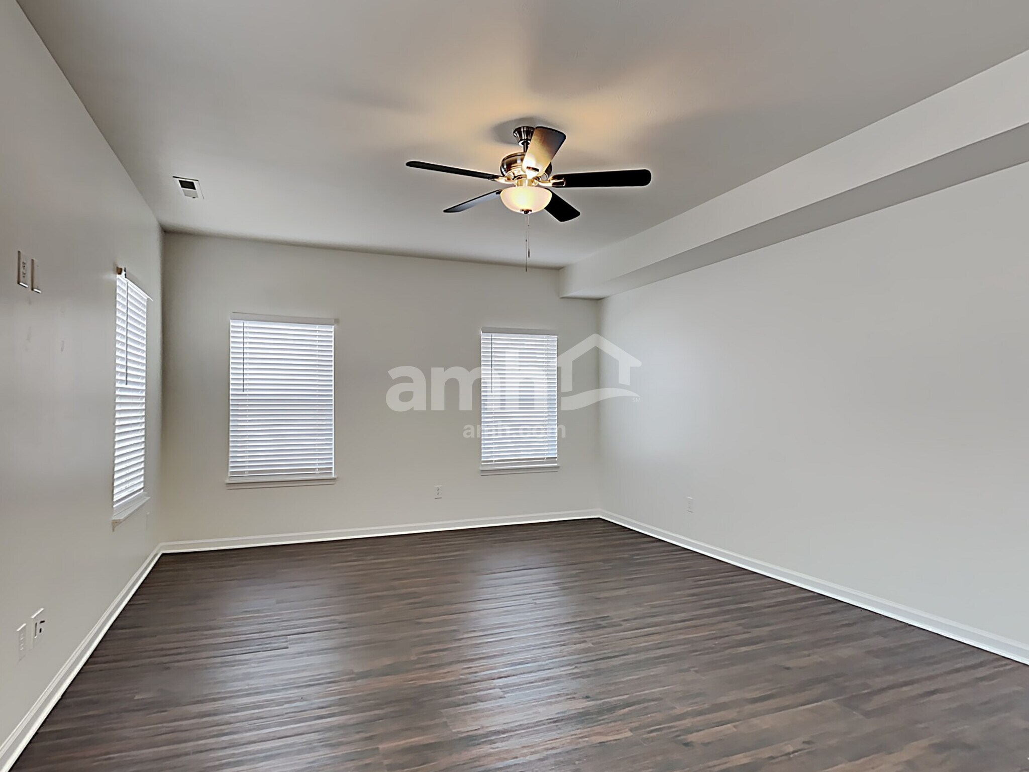 Building Photo - 8720 Hemingway Dr