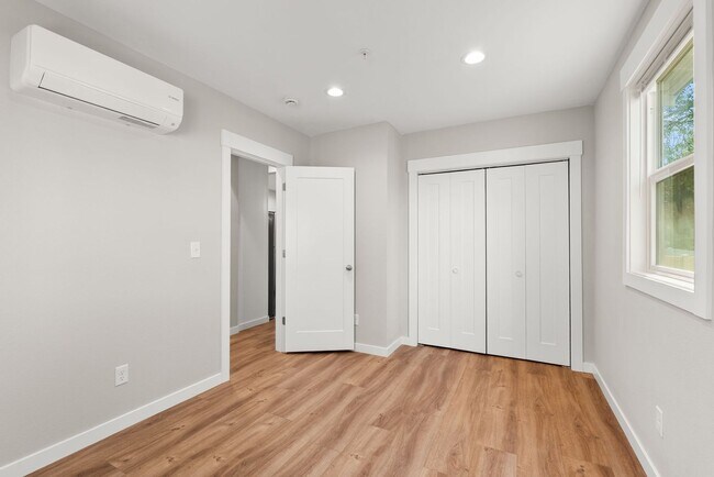 Building Photo - 717 W Spofford Ave