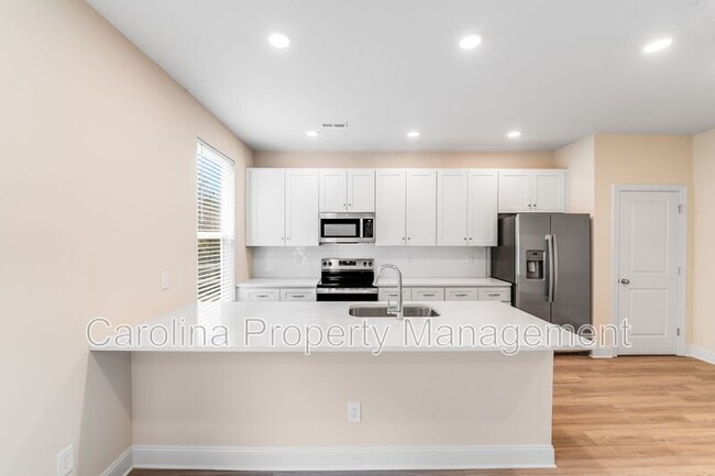 Building Photo - 645 Brookwood St