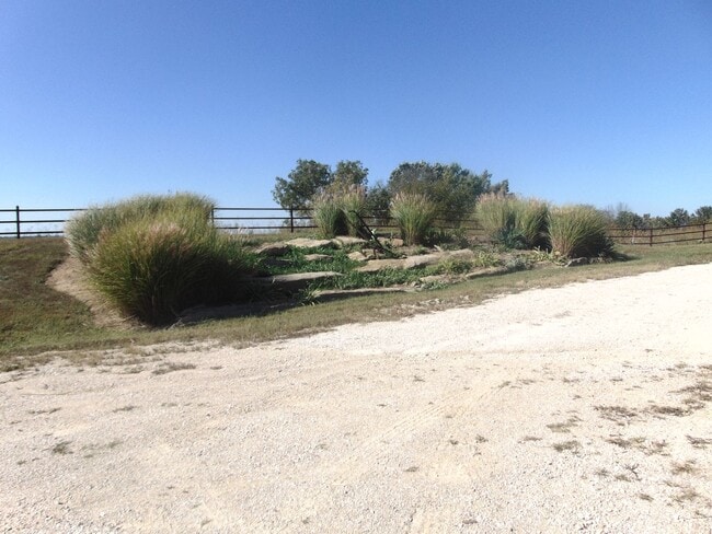 Building Photo - Majestic 3 Bed Mid MO Ranch!