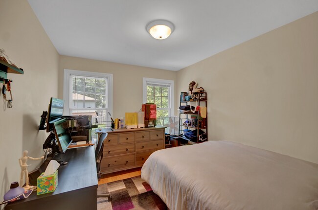 Building Photo - 823 Hamlin St