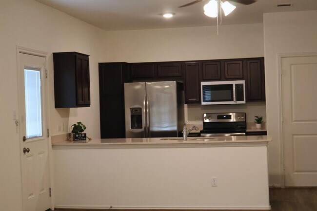 Building Photo - 117 Galaxy Wy