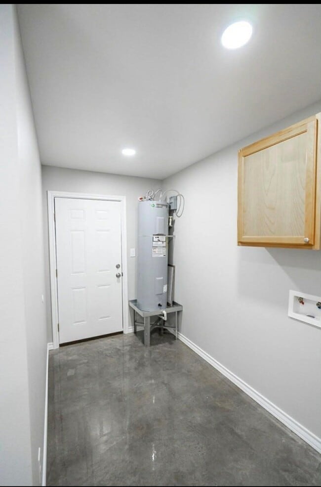 Building Photo - 1301 Dolph St