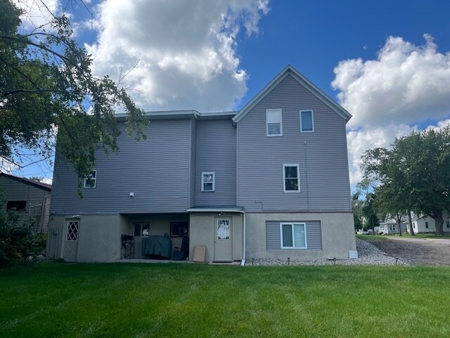 Building Photo - 503 Elm St