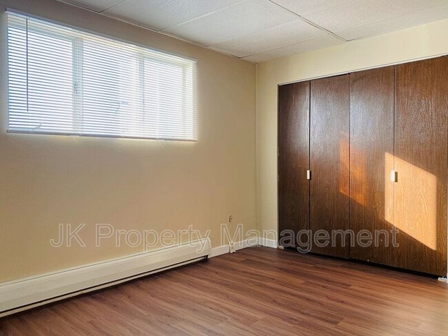 Building Photo - 1122 1st Ave SW