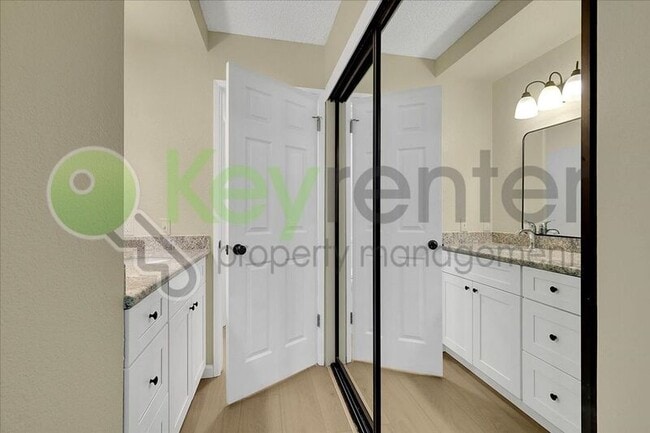 Building Photo - 600 Del Verde Cir