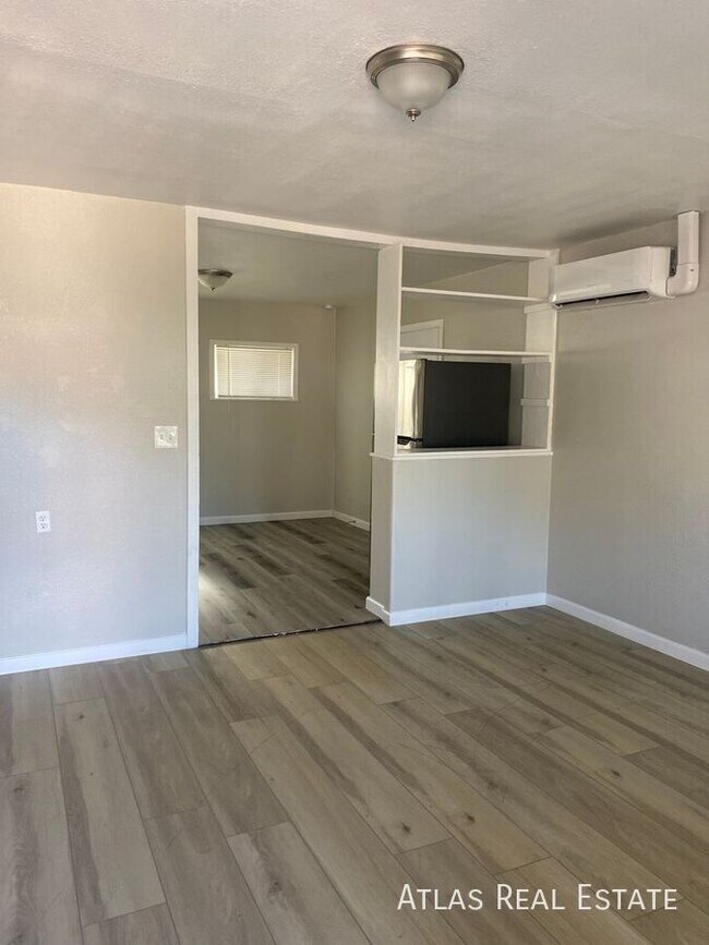 Building Photo - 1741 W Desert Cove Ave