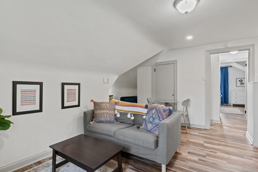 Building Photo - 3434 E Orvilla Rd