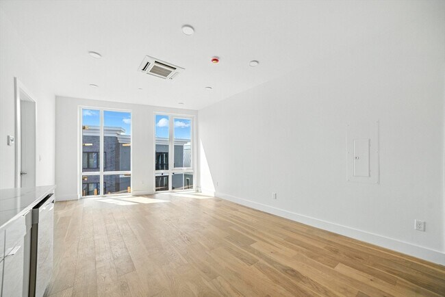 Building Photo - 38 Hichborn St