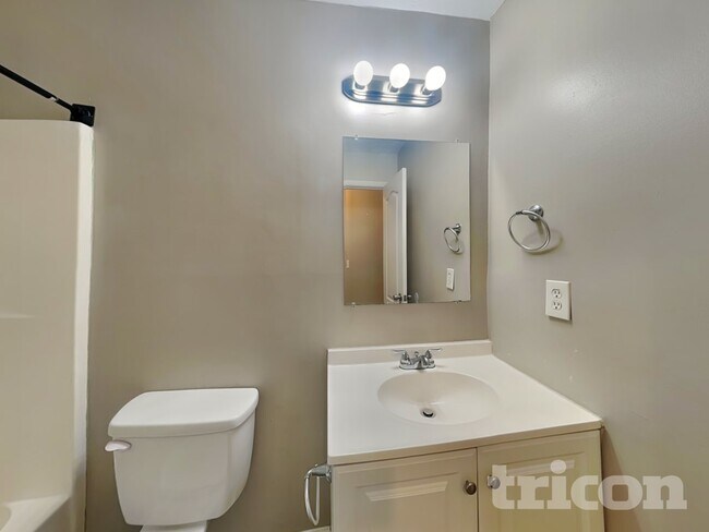 Building Photo - 266 Summer Hill Cir