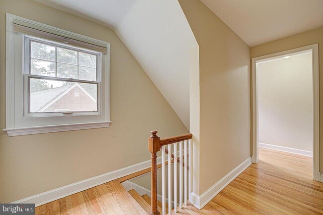 Building Photo - 6717 44th Ave