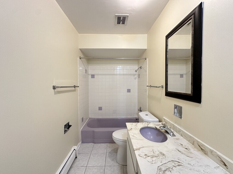 Building Photo - 627 N Lincoln Ave