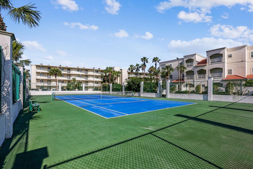 Building Photo - 361 Royal Caribbean Ct