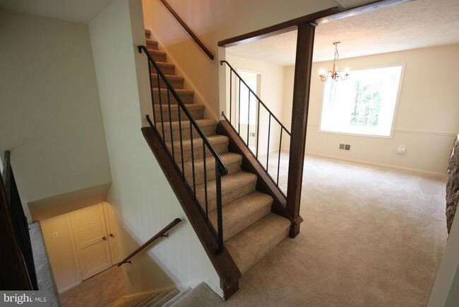 Building Photo - 7901 Central Park Cir