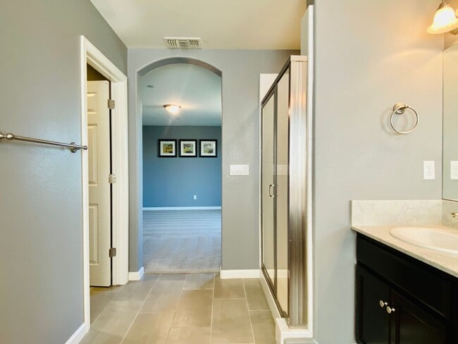 Building Photo - $2,395 Ashlan & Leonard, Beautiful 3 Bedroom - Buckingham Ave, Clovis