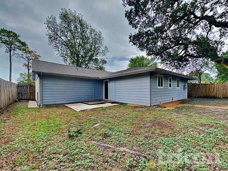 Building Photo - 2706 Dewberry Ln