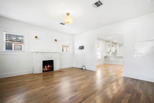 Building Photo - 1129 Euclid St