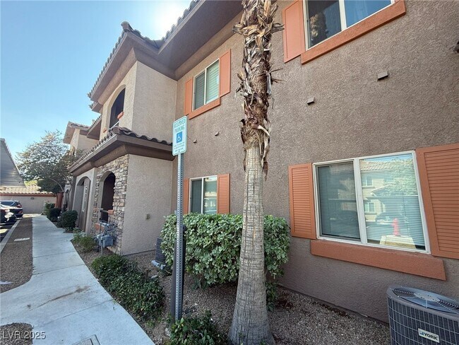 Building Photo - 7701 W Robindale Rd