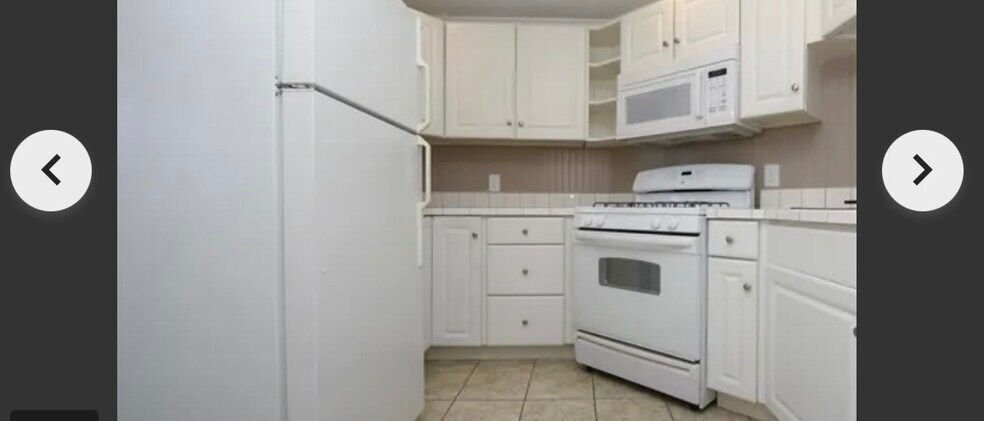Kitchen - 126 N College St