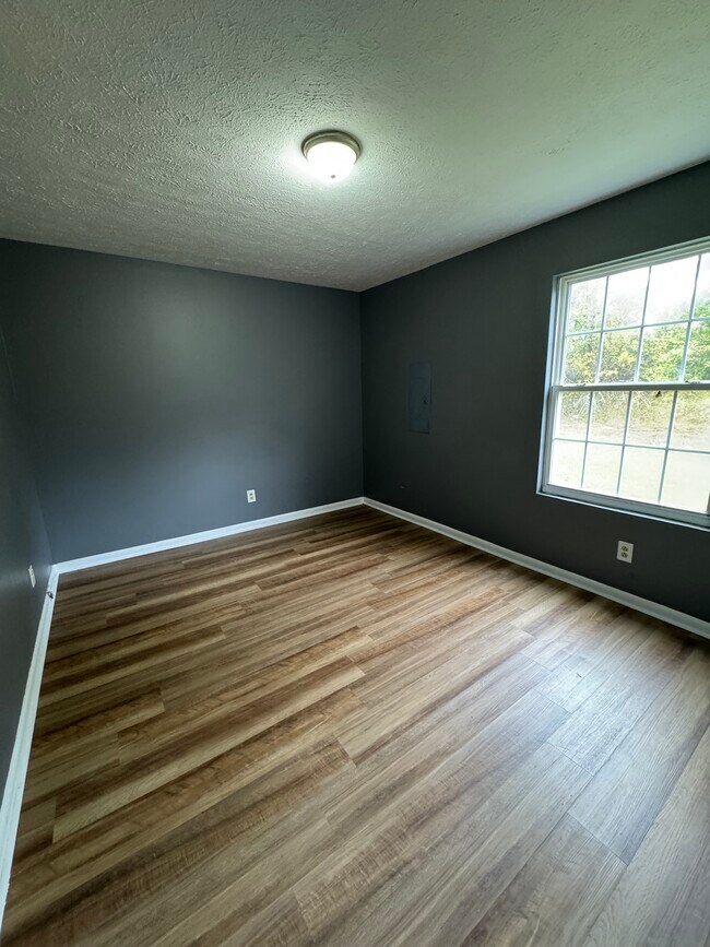 Building Photo - Lock Six Landing