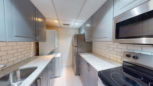 Building Photo - Delightful One Bedroom in the Palisades W/...