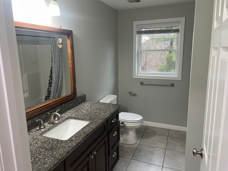 Building Photo - 131 Merrill Ave