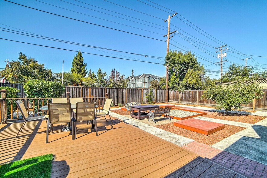 Building Photo - 2475 Armstrong Pl