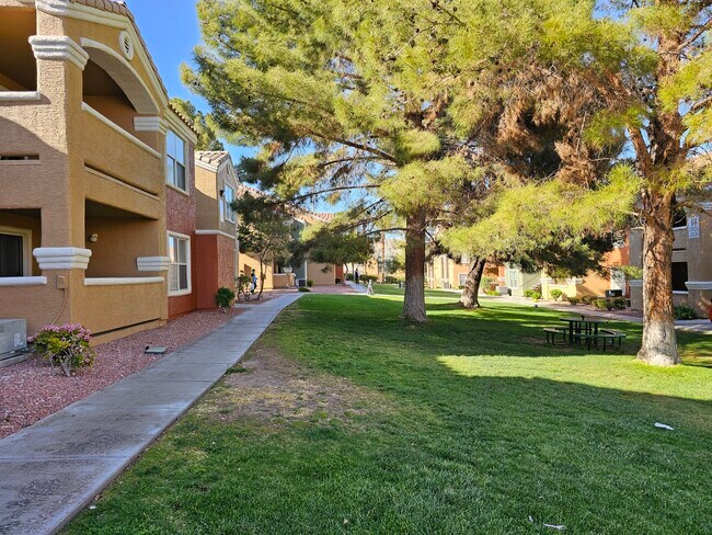 Building Photo - 8101 W Flamingo Rd