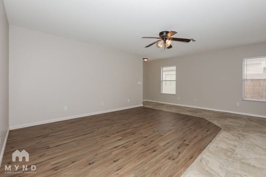 Building Photo - 2751 E Olivine Rd