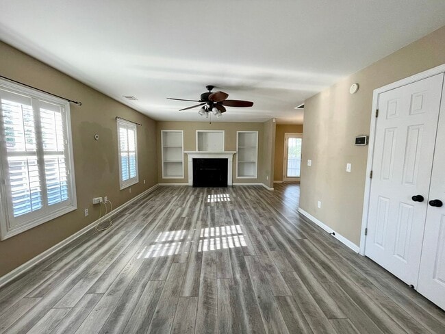 Building Photo - West Columbia