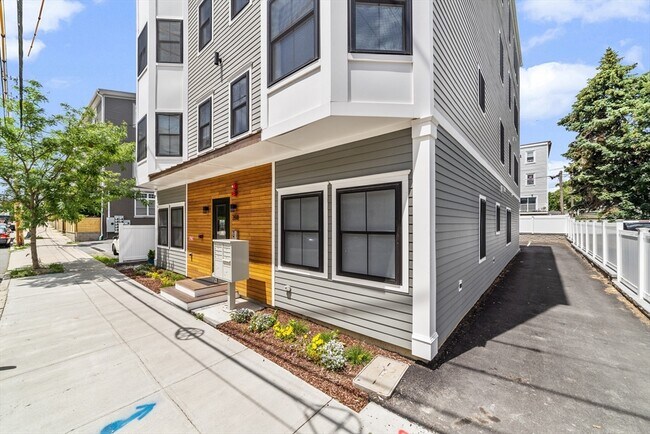 Building Photo - 208 Spencer Ave