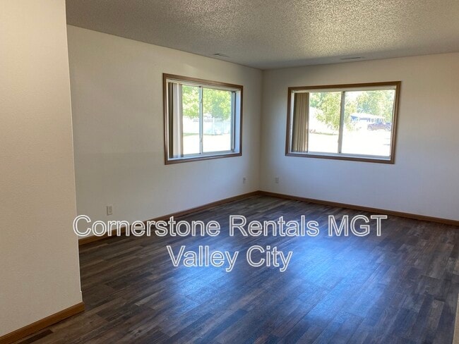 Building Photo - 508 10th Ave SE