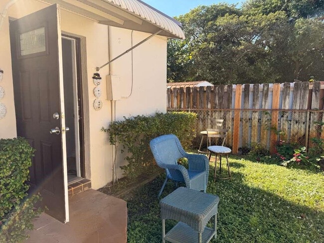 Building Photo - 126 SE 10th St