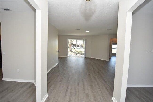 Building Photo - 4 Lynn Pl