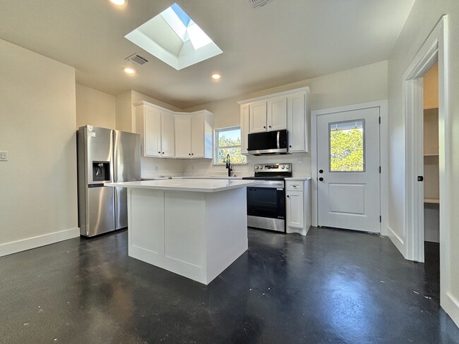 Building Photo - 329 Canyon Springs Dr