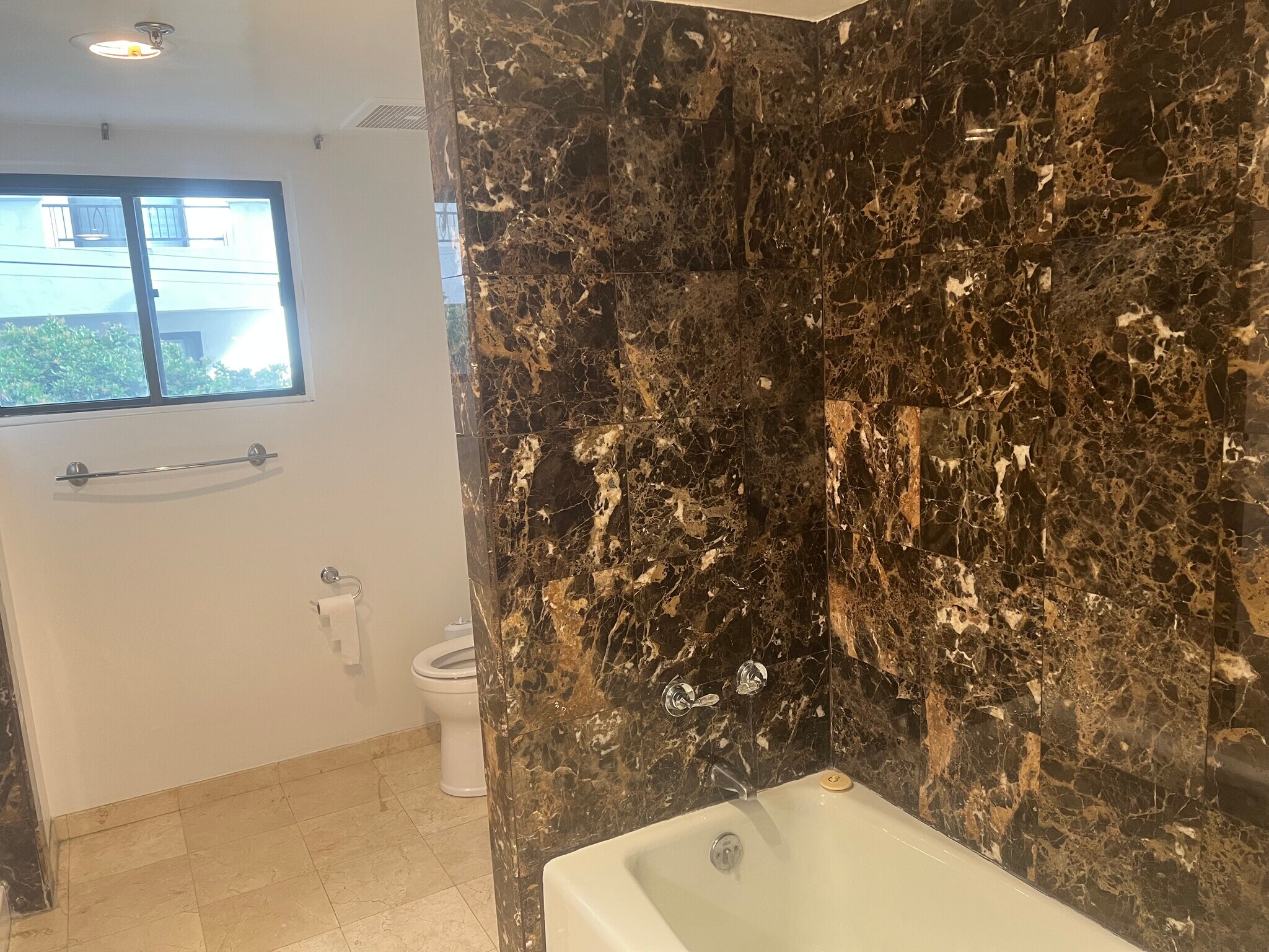 Main bath - 10660 Wilshire Blvd