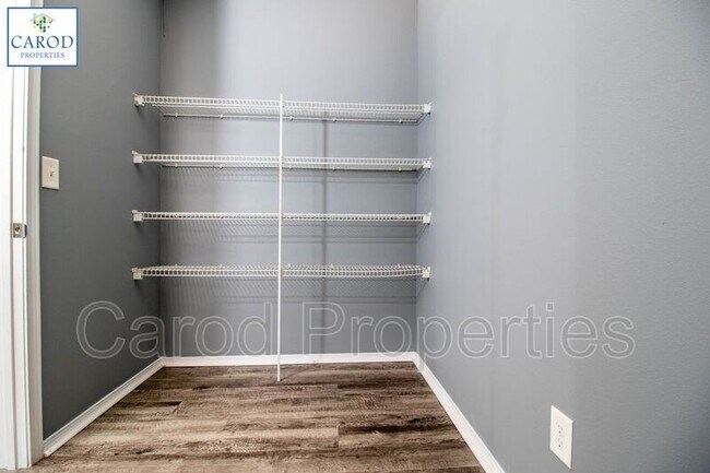 Building Photo - 8630 Redding Glen Ave