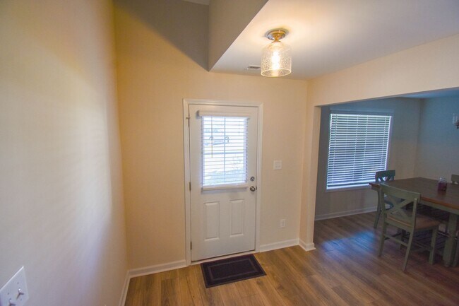 Building Photo - 3 Bedroom 2.5 Bathroom- Built in 2024!