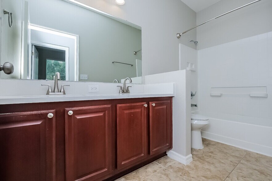 Building Photo - 11740 Colony Lakes Blvd