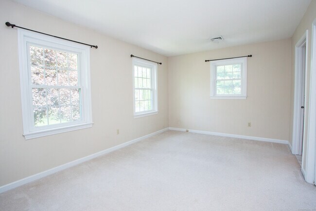 Building Photo - 24 Old Mill Dr