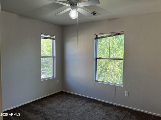 Building Photo - 4220 E Orchid Ln