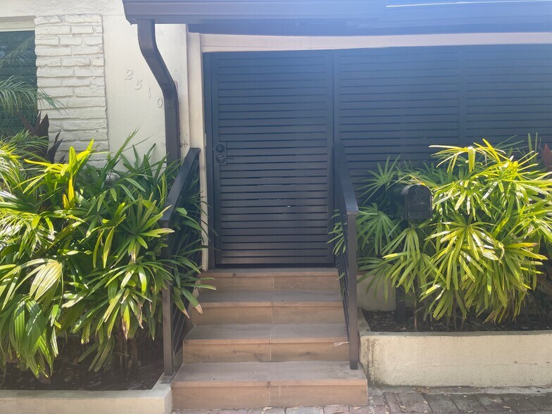 Building Photo - 2510 SW 27th St