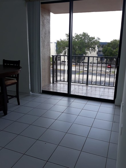 Living room - 16751 NE 9th Ave