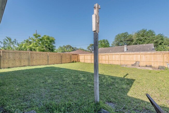 Building Photo - 10233 Azalea Village Dr