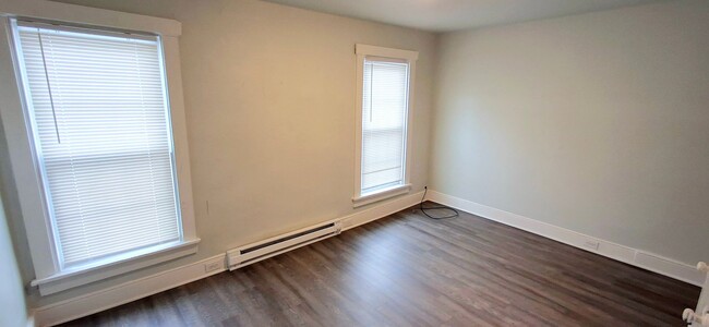 Building Photo - 2 Bedroom 1 Bathroom in Lancaster City!