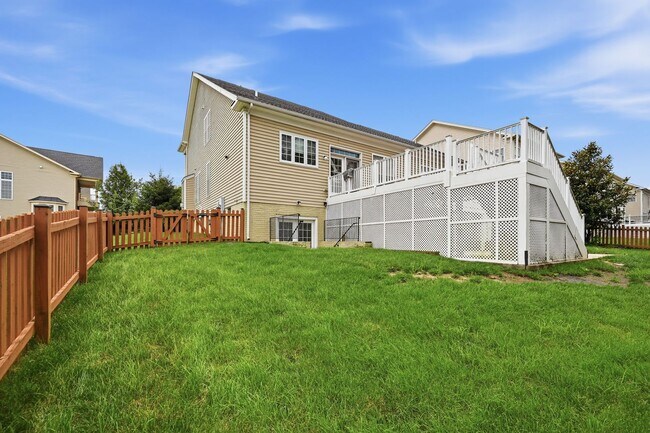 Building Photo - 24267 Purple Finch Dr