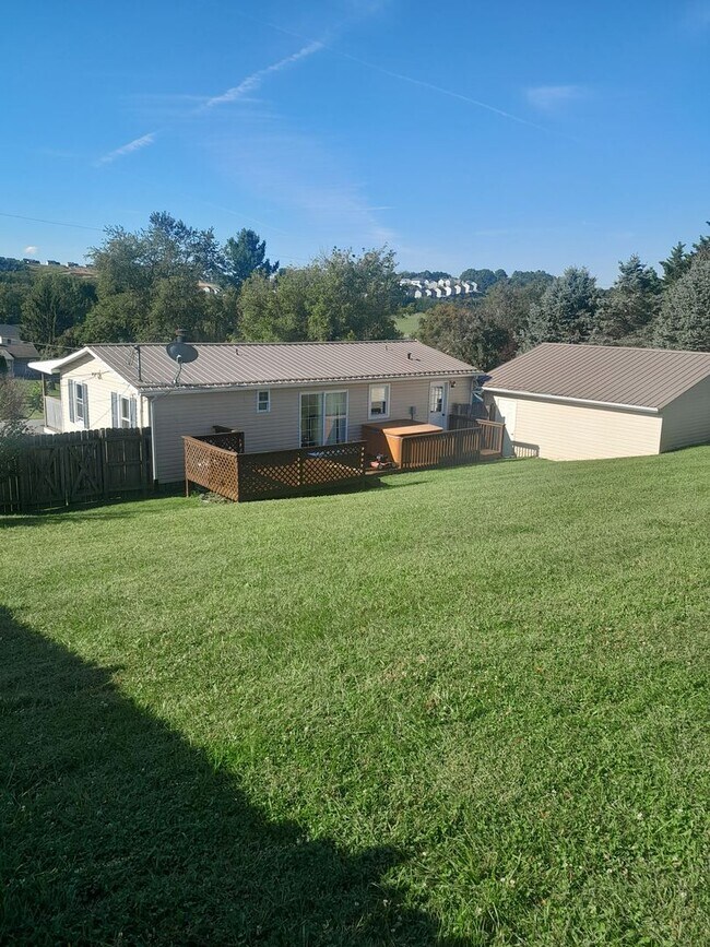 Building Photo - 955 Beaver Dr NW